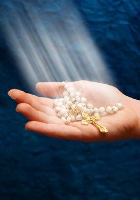 TRUYỆN TÍCH 41:  Chuỗi hạt Mân Côi với thuyền nhân Việt Nam